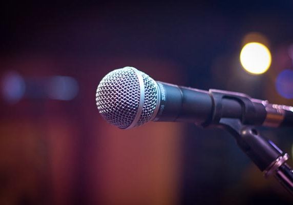 microphone-1261793_1920